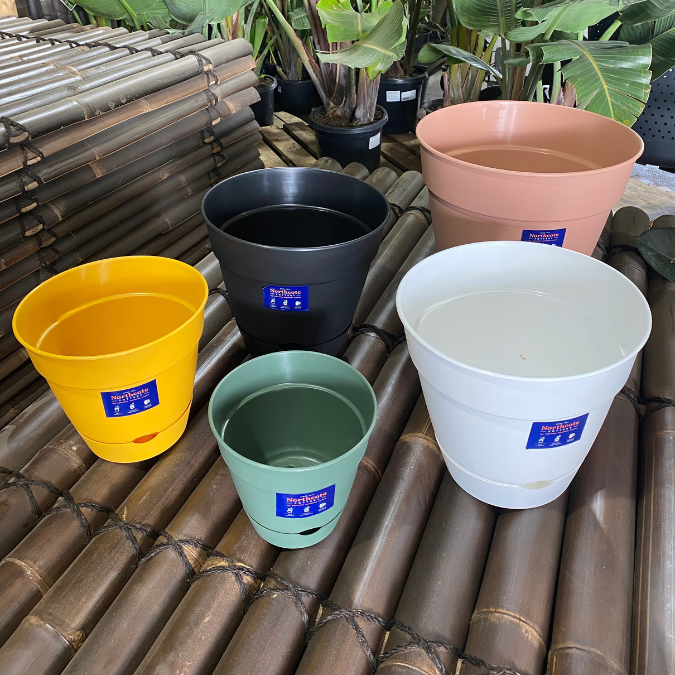 Leonard Self Watering Pot all green